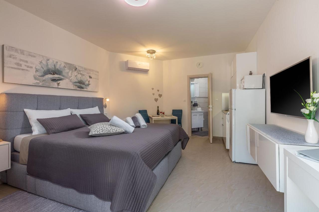 Evita Fazana Premium Studio Apartments Exterior photo